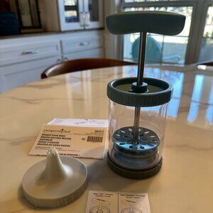 Pampered Chef Whipped Cream Maker & Decorator